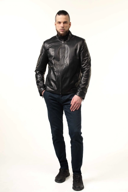 Чёрная кожаная куртка с молниями на манжетах-3