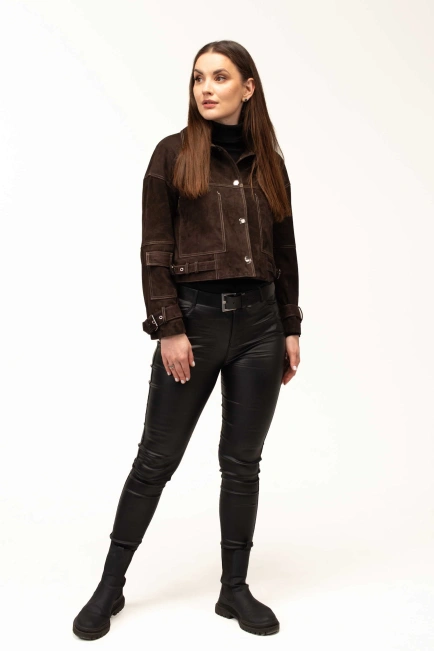 Жіноча замшева куртка з ремінцями-6