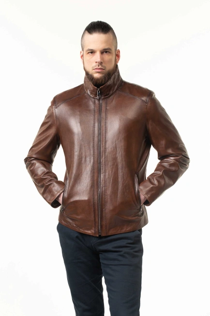 Кожаная куртка в коричневом оттенке с швами-4