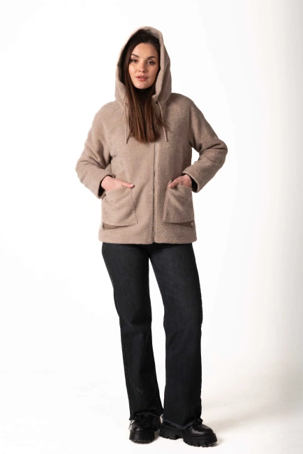 Шуба из экомеха бежевого цвета под астраган-6