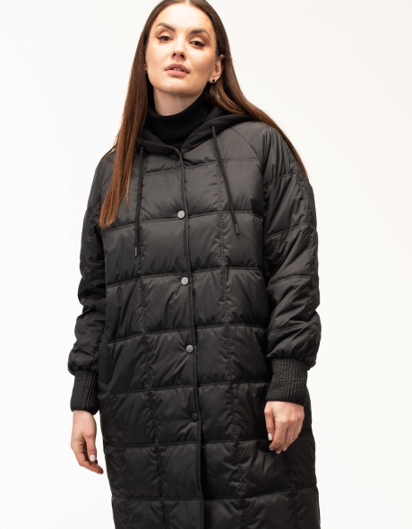 Демісезонна куртка чорна з капюшоном