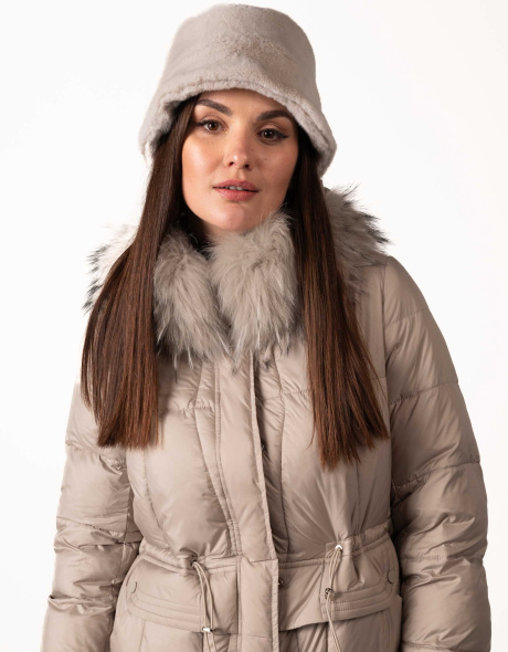 Женская зимняя шапка из искусственного меха