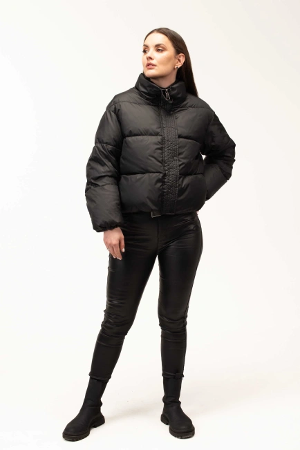 Женская зимняя куртка с биопухом черная-3
