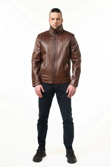 Кожаная куртка в коричневом оттенке с швами-8