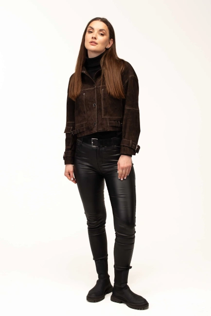 Жіноча замшева куртка з ремінцями-10