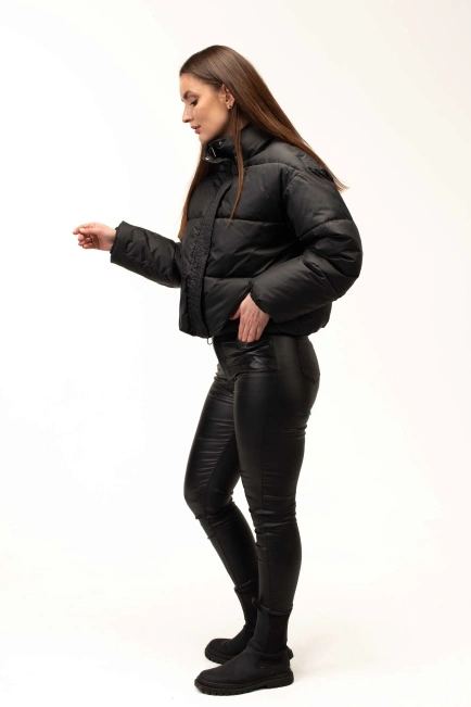 Женская зимняя куртка с биопухом черная-5