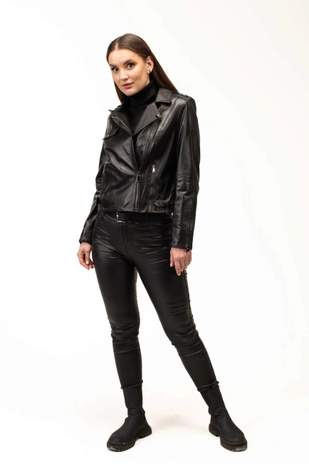 Жіноча чорна шкіряна куртка з блискавками-8