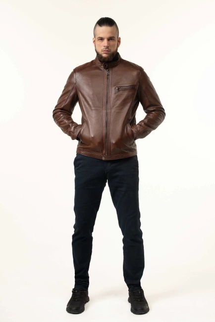 Мужская коричневая кожаная куртка с воротником-7