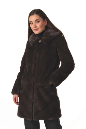 Норкова шуба кольору темний капучіно