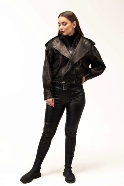 Шкіряна куртка-бомбер з подвійним коміром-9