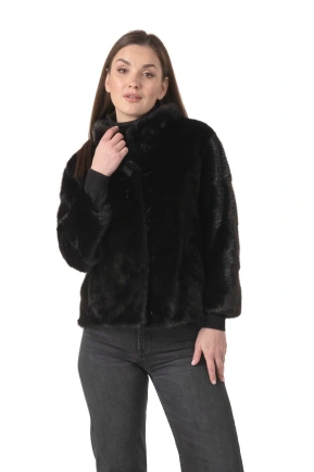 Жіноча норкова шуба чорного кольору з брошкою