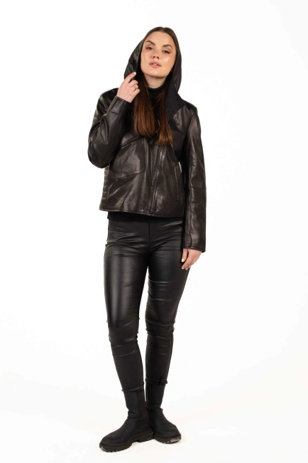 Женская чёрная кожаная куртка с карманом-9
