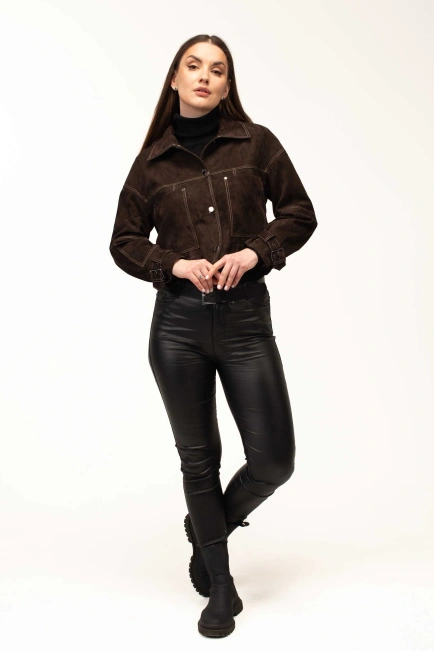 Жіноча замшева куртка з ремінцями-7