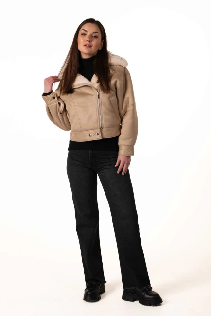 Женская эко-дублёнка-бомбер бежевого цвета-8
